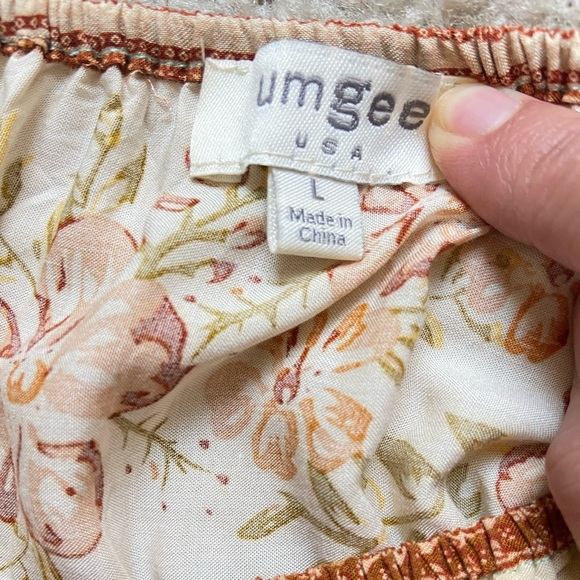 Umgee boutique bohemian top with elastic shoulders & tie front blue floral print - Picture 5 of 6